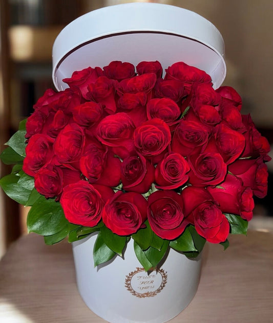 Red Roses in a Round Box