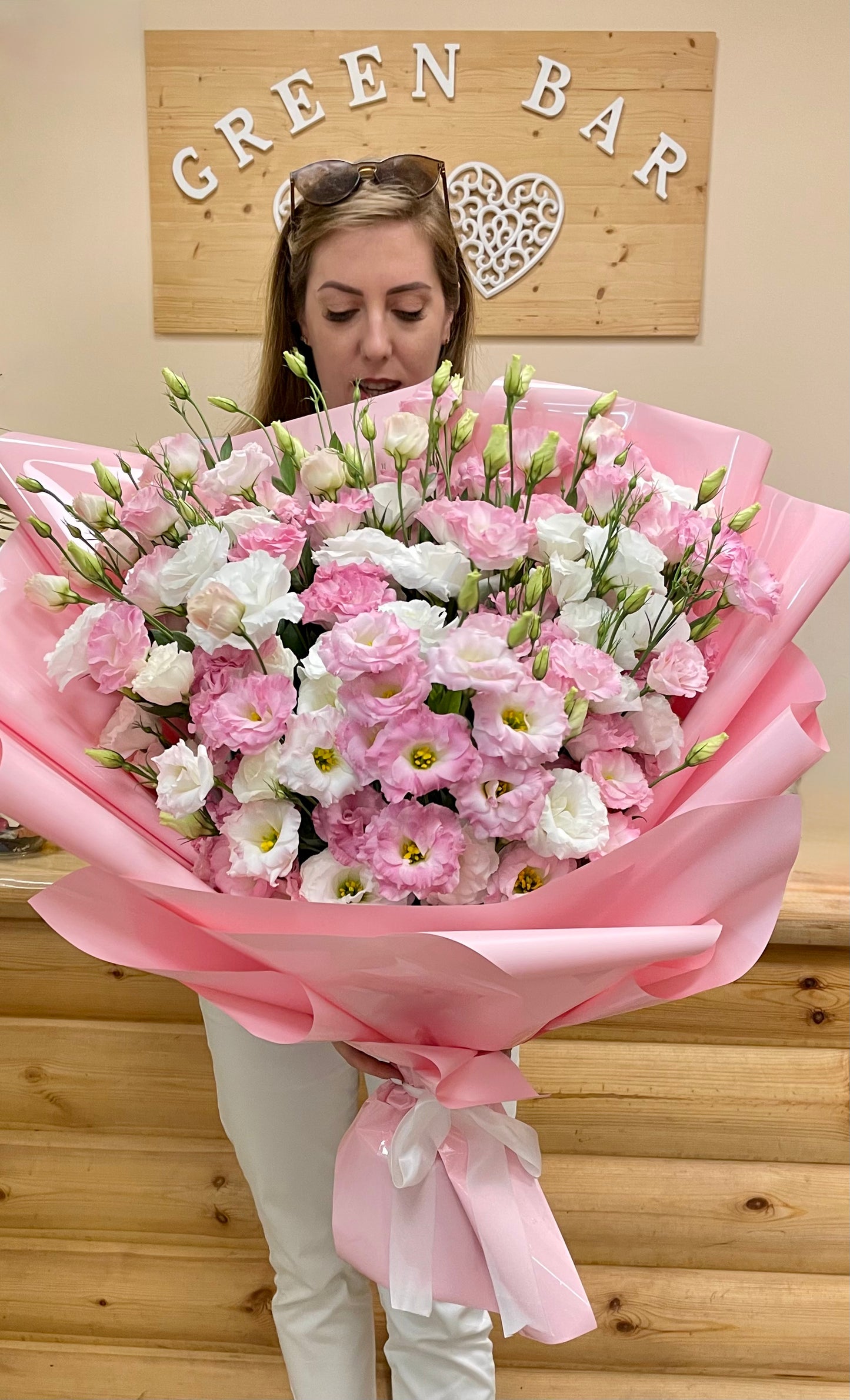 Bouquet of pink and white lisianthus